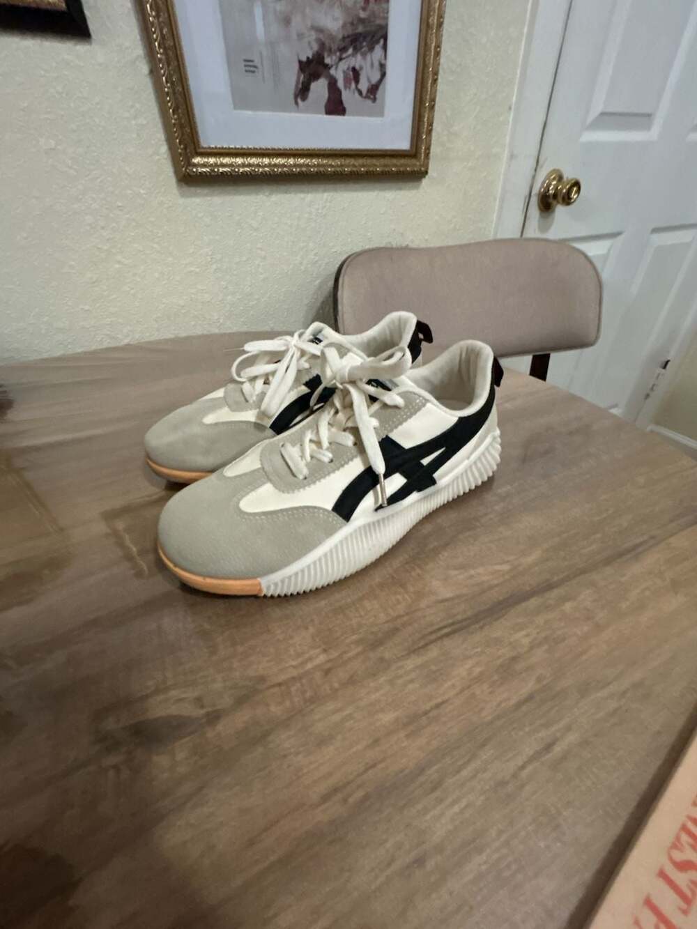 De Florance Cream And Black Vintage Retro Sneakers